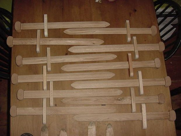 Wooden Sword DIY
 How to Make a Nice Wooden Sword