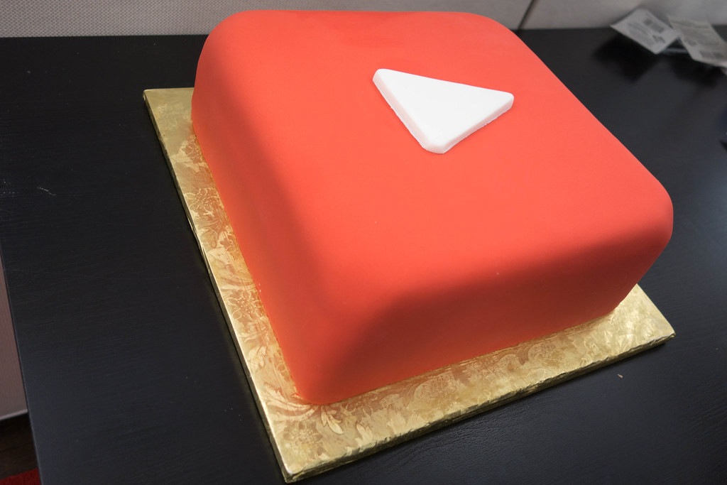 Youtube Birthday Cake
 Play Button Cake at Space NY s Forever 21s